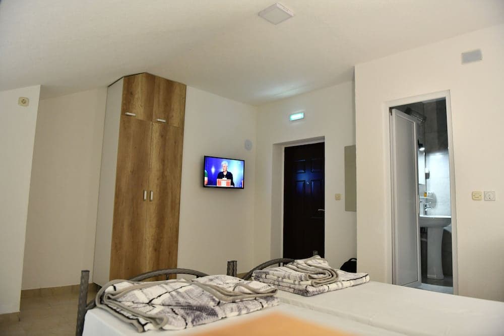 Hostel & Apartments Academy