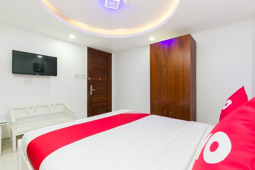 OYO 652 Monaco Hotel