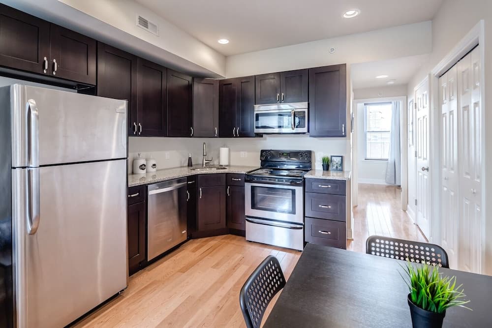 Private Rooftop With Views+modern 2BD & 1 Bath