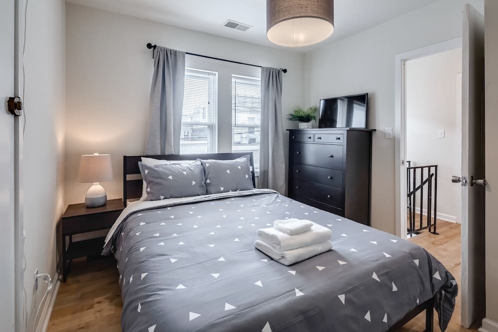 Great Location-steps to Rittenhouse 2 BED 1 Bath