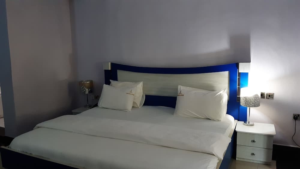 Top-Notch Suites and Apartments