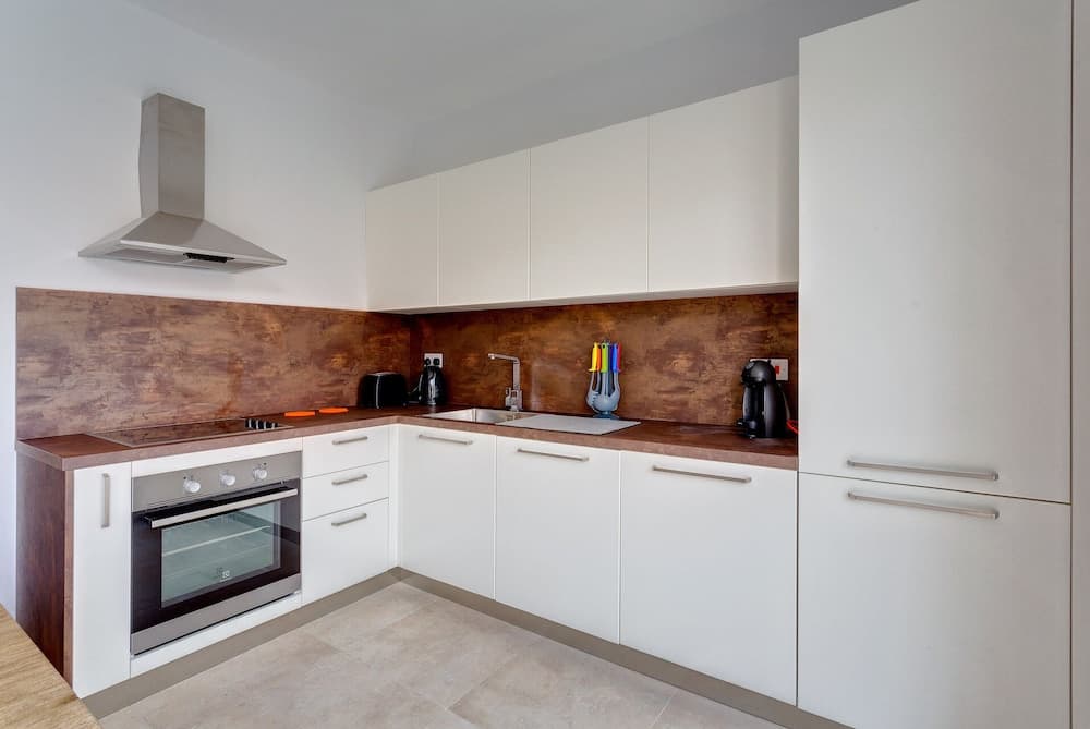 Brand New Designer Finished Apartment, Central Location