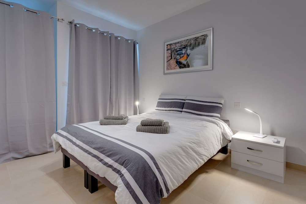 Brand New Designer Finished Apartment, Central Location