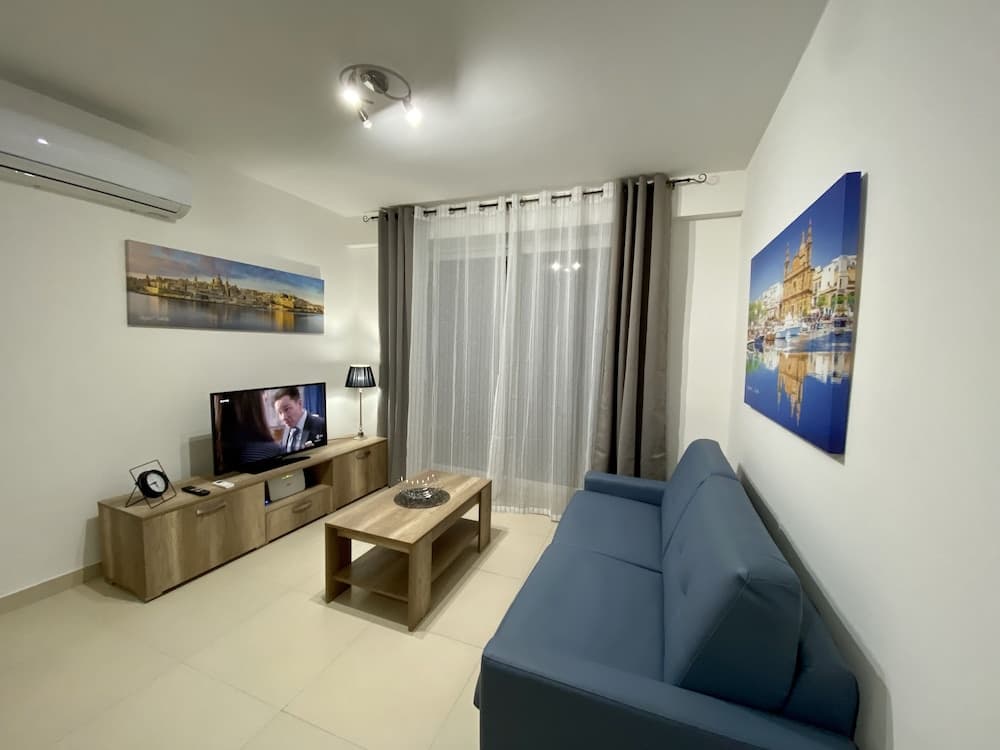 Centric and Modern Penthouse Close to Amenities