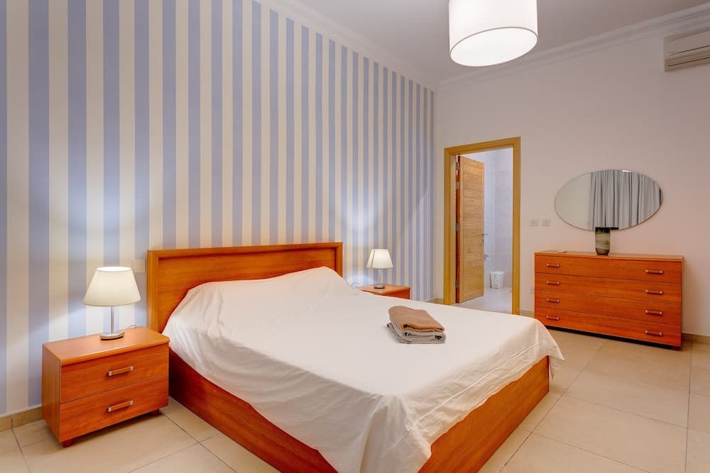 Superb Apartment IN Fort Cambridge With Pool