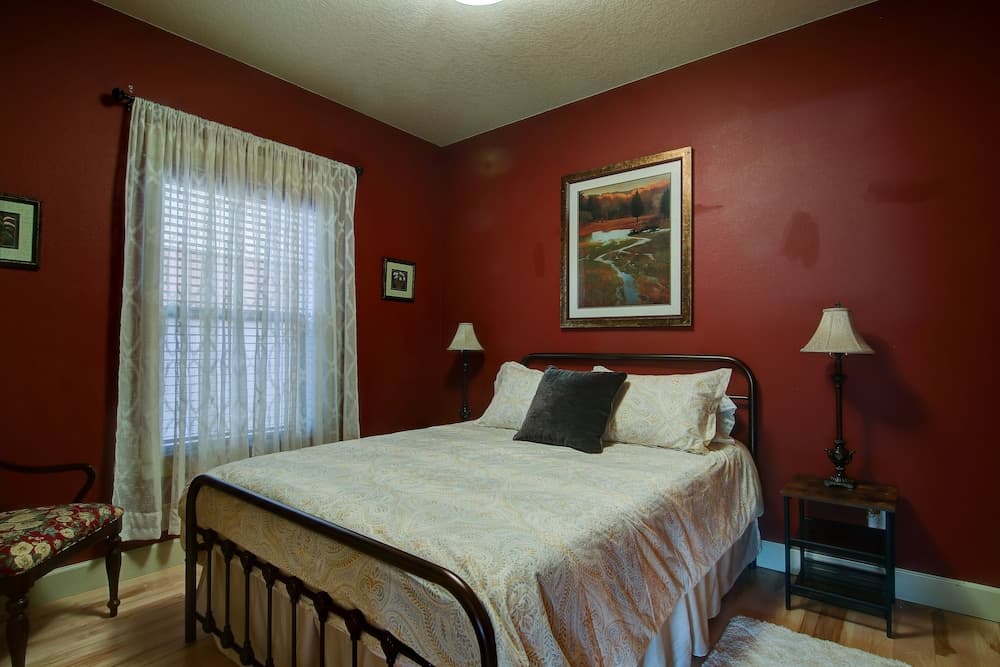 Wild Meadow 30 Day Minimum 4 Bedroom Home by RedAwning