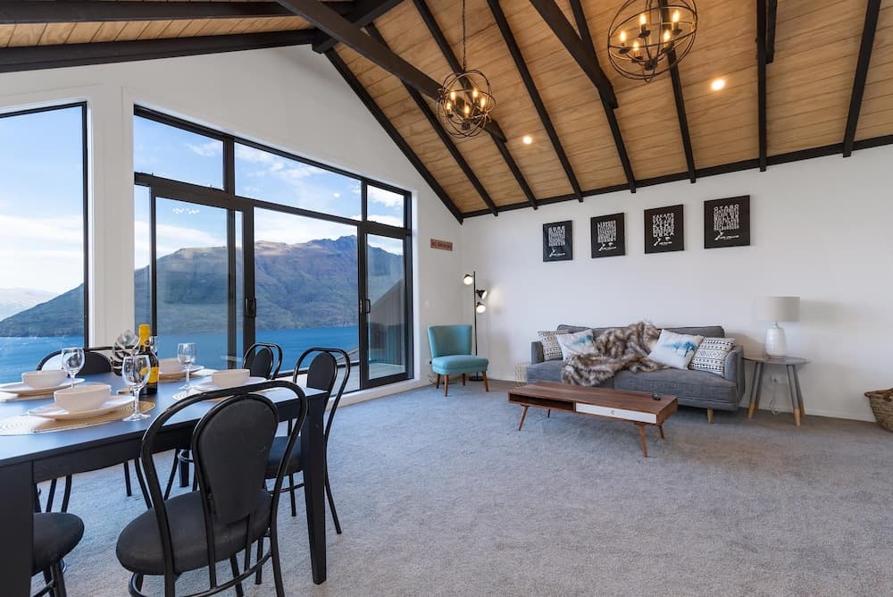 Modern, Plush & Picturesque - Brand New Townhouse