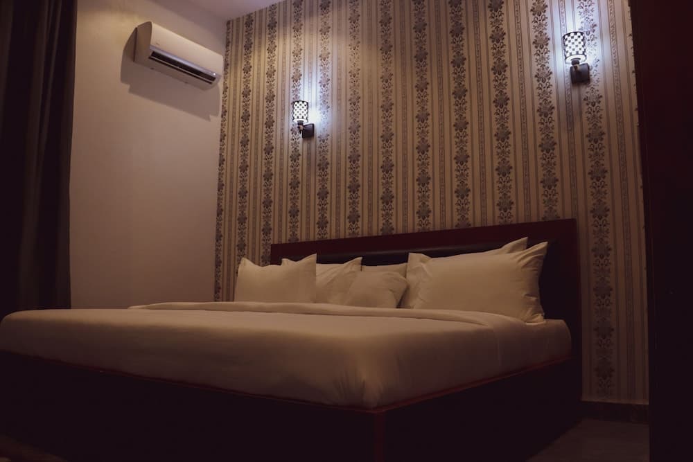 King Daken Diplomatic Suites