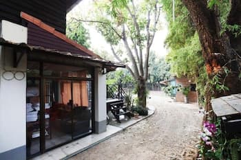 OYO 554 Old Town Boutique Hostel