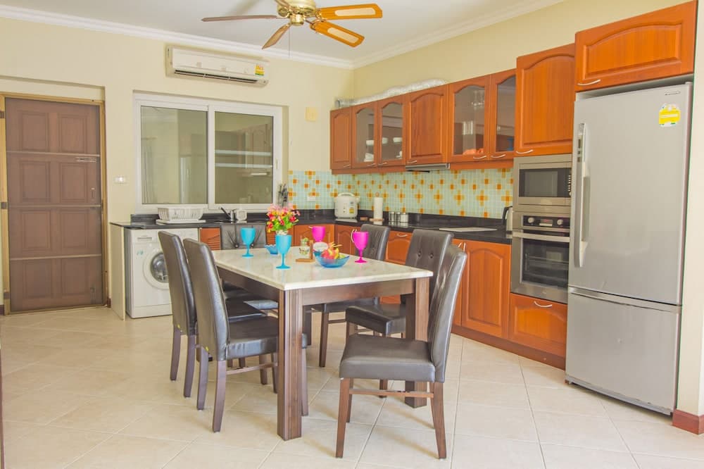 2 Bed Majestic Villa Near Beach