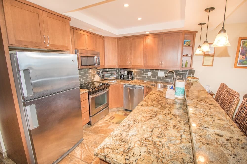 Kahana Sunset E6 2 Bedroom Condo by Redawning