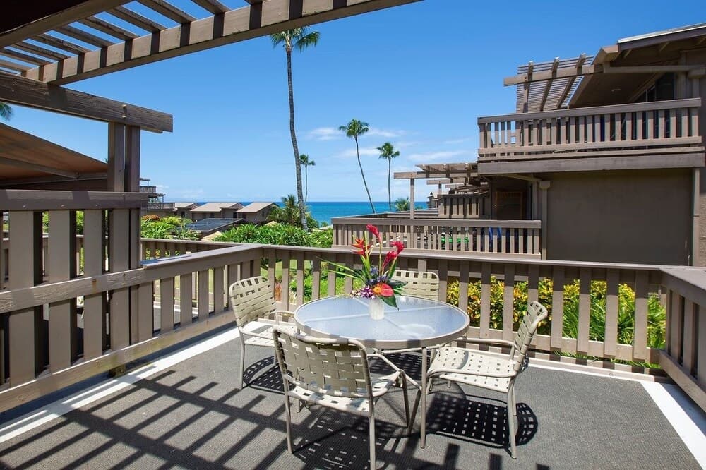 Kahana Sunset D9 2 Bedroom Condo by Redawning