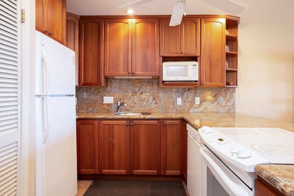 Kahana Sunset A5 2 Bedroom Condo by Redawning