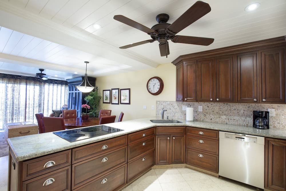 Kahana Sunset A4 2 Bedroom Condo by Redawning