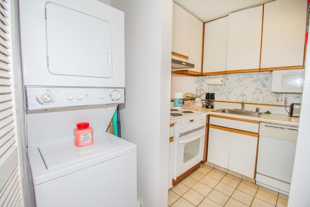 Kahana Sunset C4 2 Bedroom Condo by Redawning