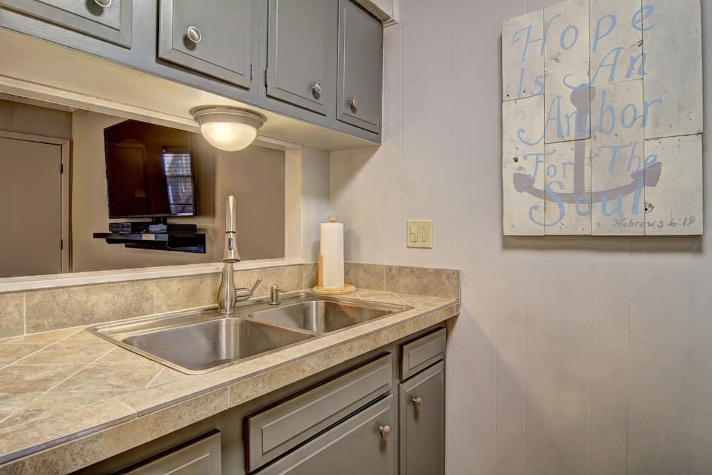 Live, Laugh, Love 1 Bedroom Condo by Redawning