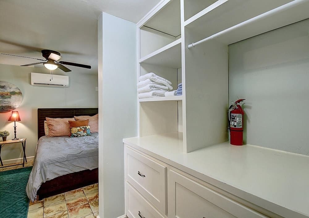 Kona 1 Bedroom Cottage by Redawning