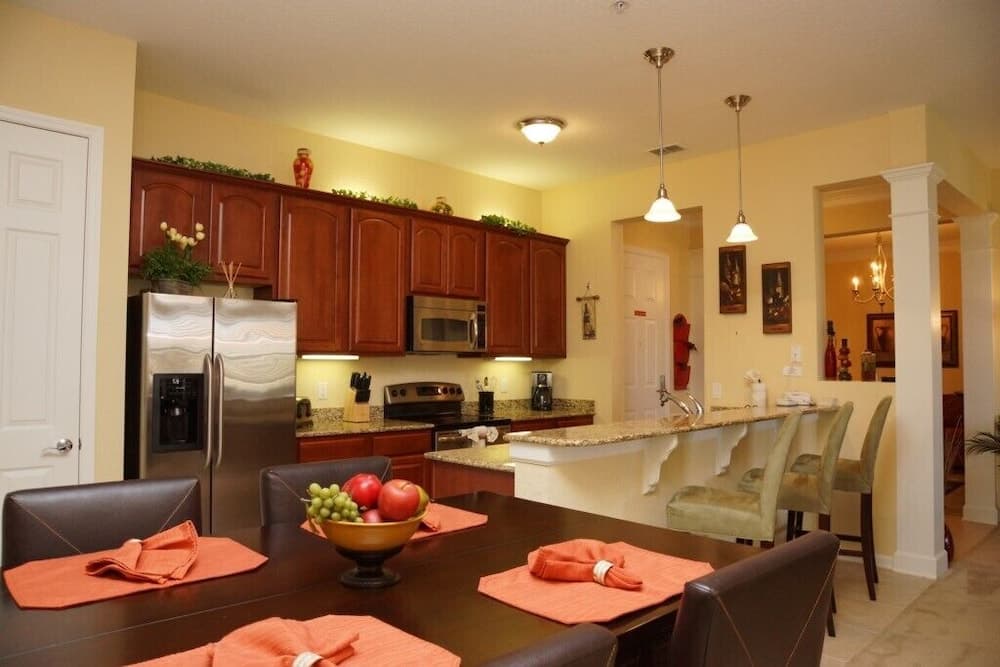 Poolside Penthouse Cabana 3 Bedroom Condo by Redawning