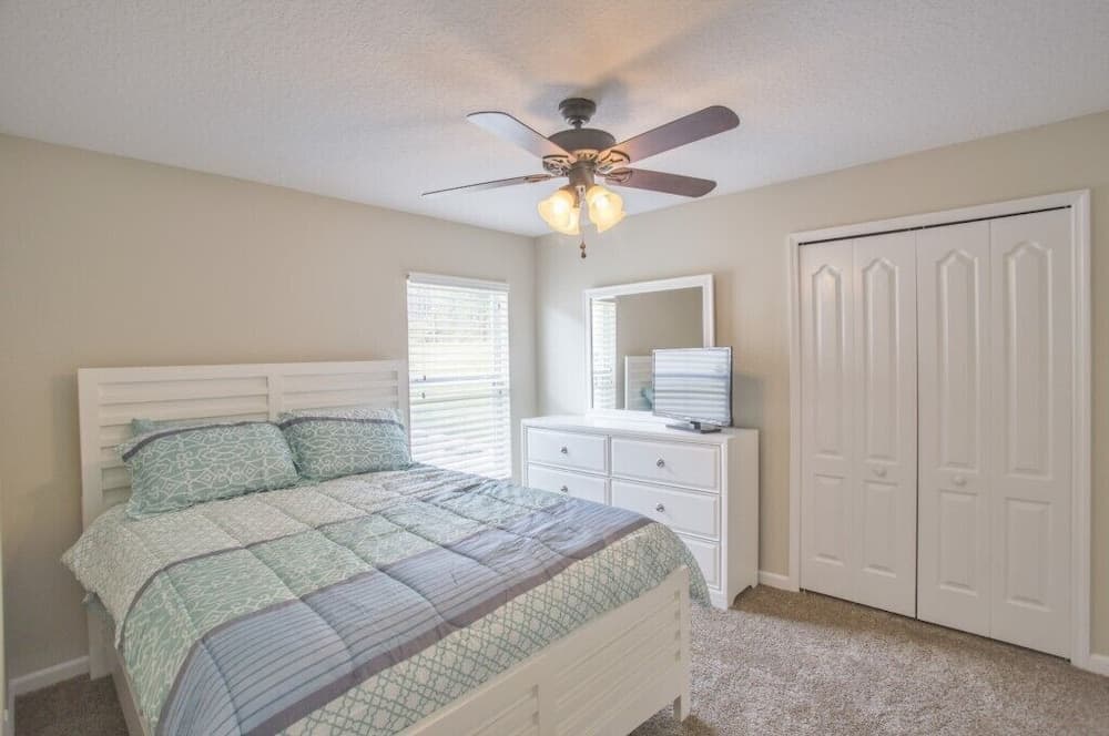 732bd 4 Bedroom Villa by RedAwning