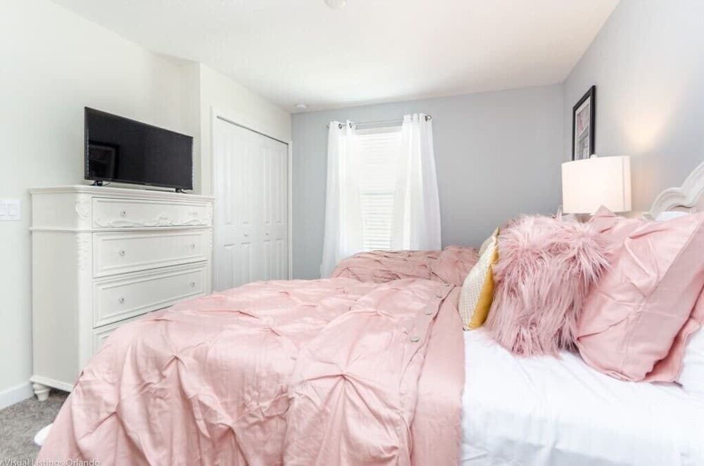 Champions Gate 6 Bedroom Villa by Redawning