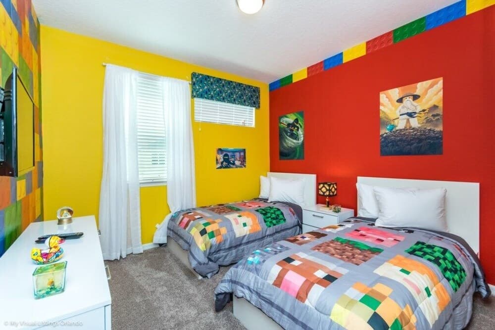 9001emt 6 Bedroom Villa by Redawning