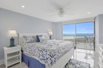 South Seas 4, 1504 Luxury Beachfront Condo! 2 Bedroom Condo by Redawning