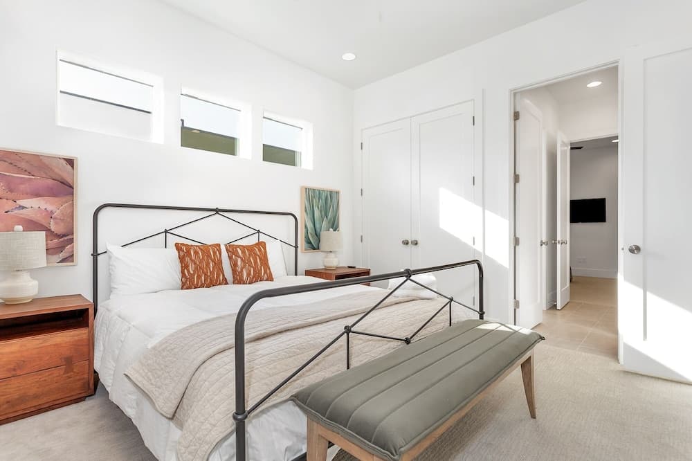 11 At Bloomington Country Club 4 Bedroom Townhouse by Redawning