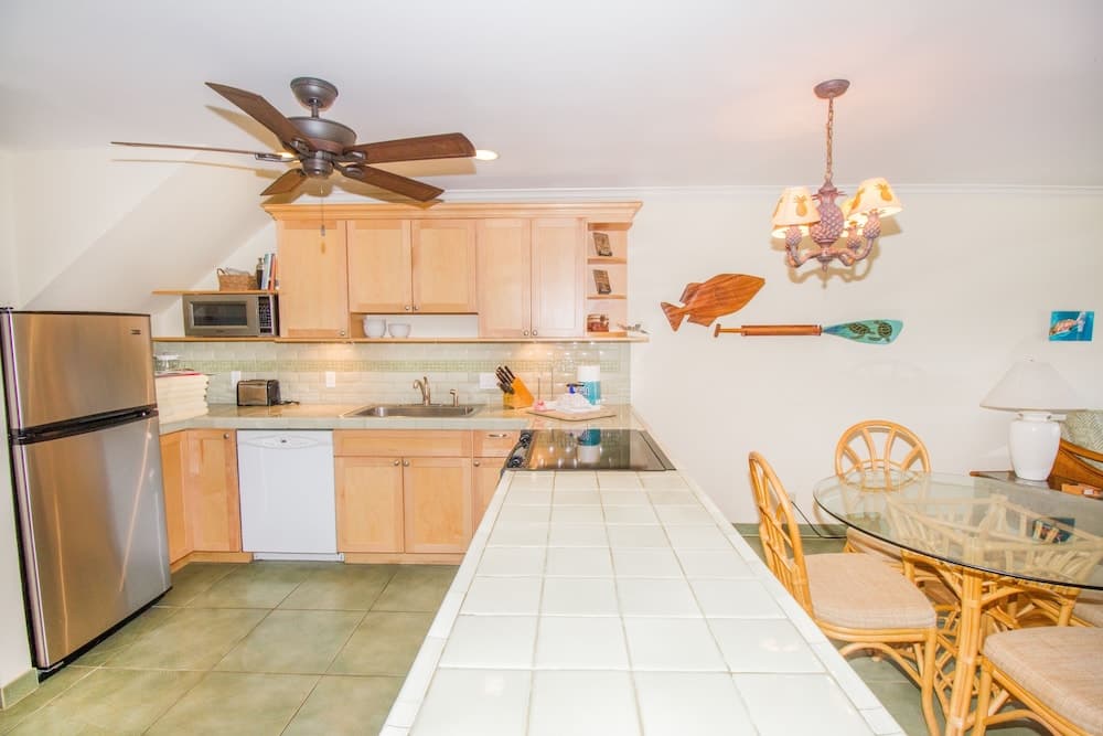 Kahana Sunset D2 2 Bedroom Condo by Redawning