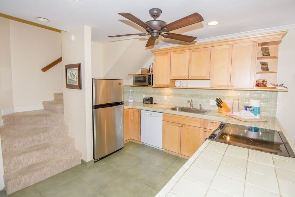 Kahana Sunset D2 2 Bedroom Condo by Redawning