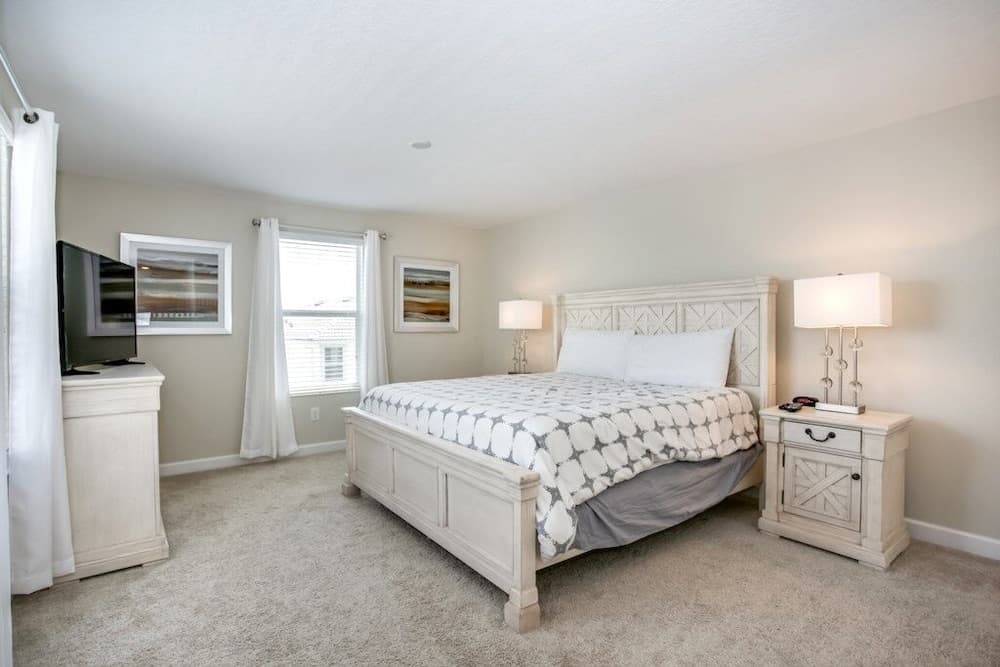 1585tempo 5 Bedroom Home by RedAwning