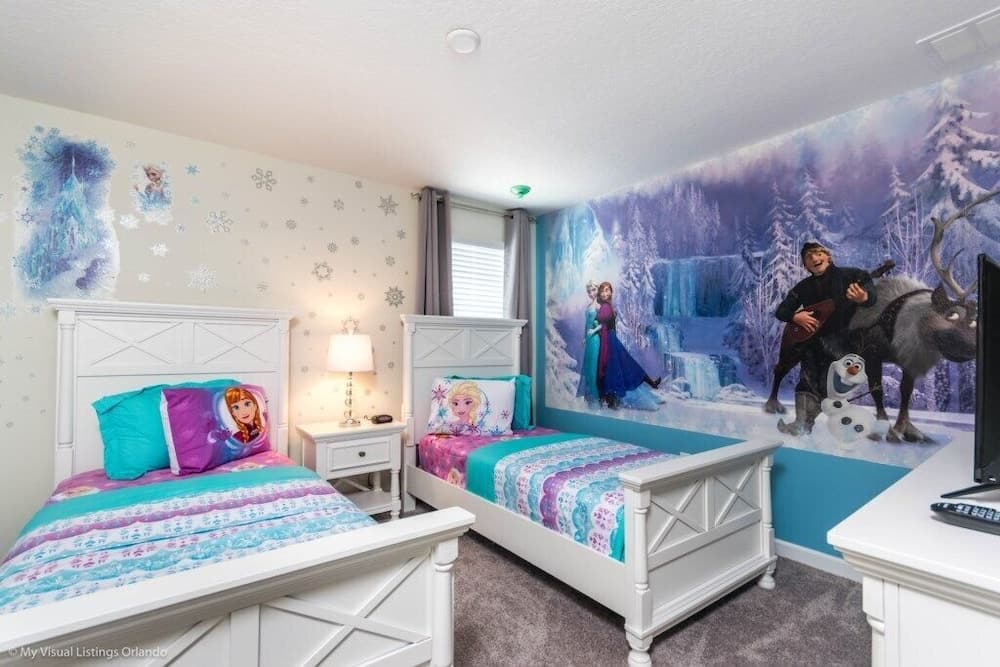 Lake View Tropical Movie Room, Game Room! 8 Bedroom Home by RedAwning