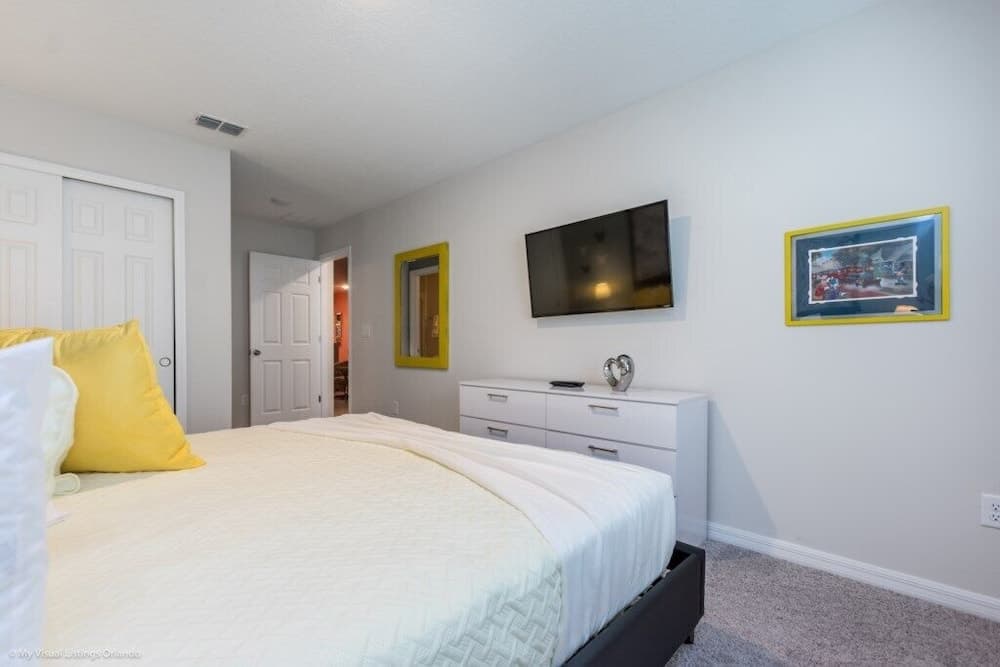 Orlando Newest Resort Community Town 5 Bedroom Townhouse by RedAwning