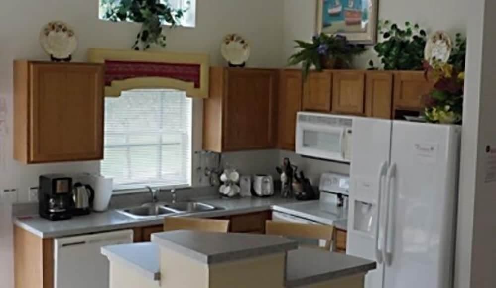 Great Pool Golf View 3 Bedroom Home by RedAwning