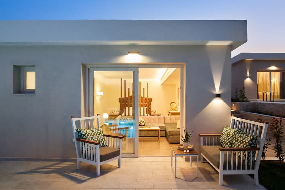 Alexandra Elegance Bridging Generations