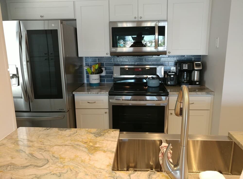 Land's End 306 Building 3 - ALL New! Across Pool/spa