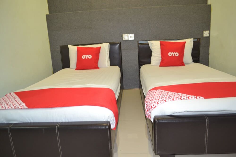 OYO 89737 Hotel Tishoa
