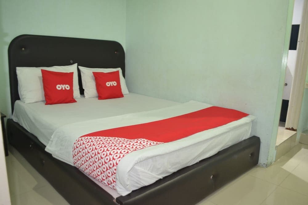 OYO 89737 Hotel Tishoa