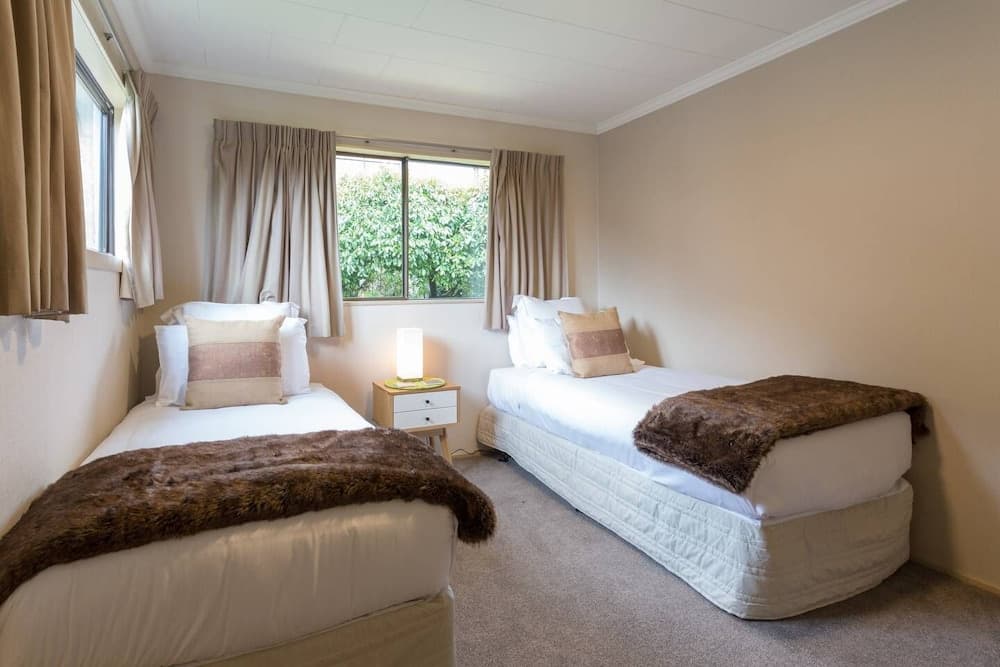 Distinctive Mountain View Spacious Home