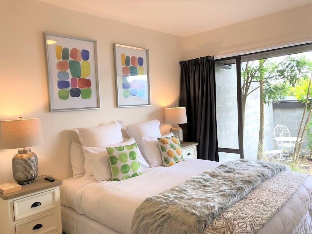 Spacious Townhouse Incredible Alpine Lake Views