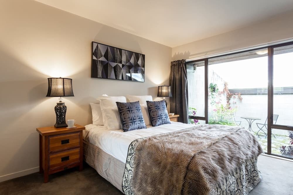 Spacious Alpine Lake View Townhouse Walk TO Town