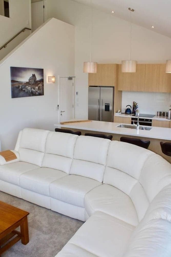 52: Stunning Views Family House, Queentown Hill