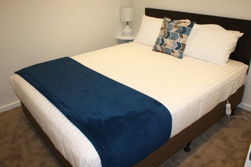 Remarkable Lake View Townhouse Queenstown Hill