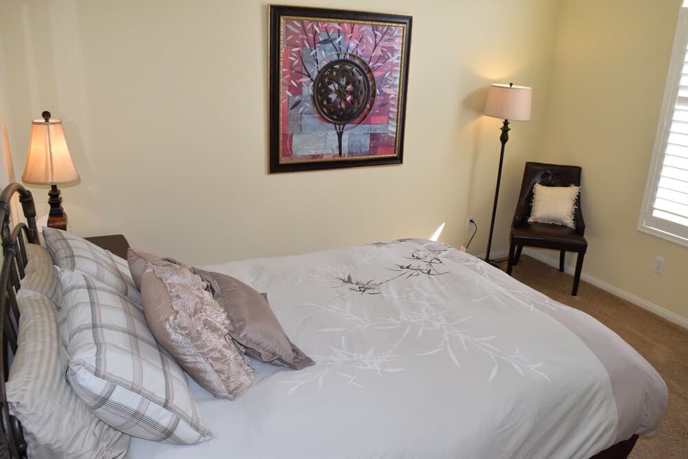 303 Casa Bella 2 Bedroom Condo by Redawning