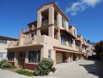 236 Ocean View 2 Bedroom Condo by Redawning