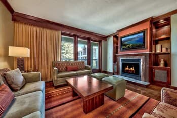 Luxury With Ritz Amenities At Constellation 3 Bedroom Condo by Redawning