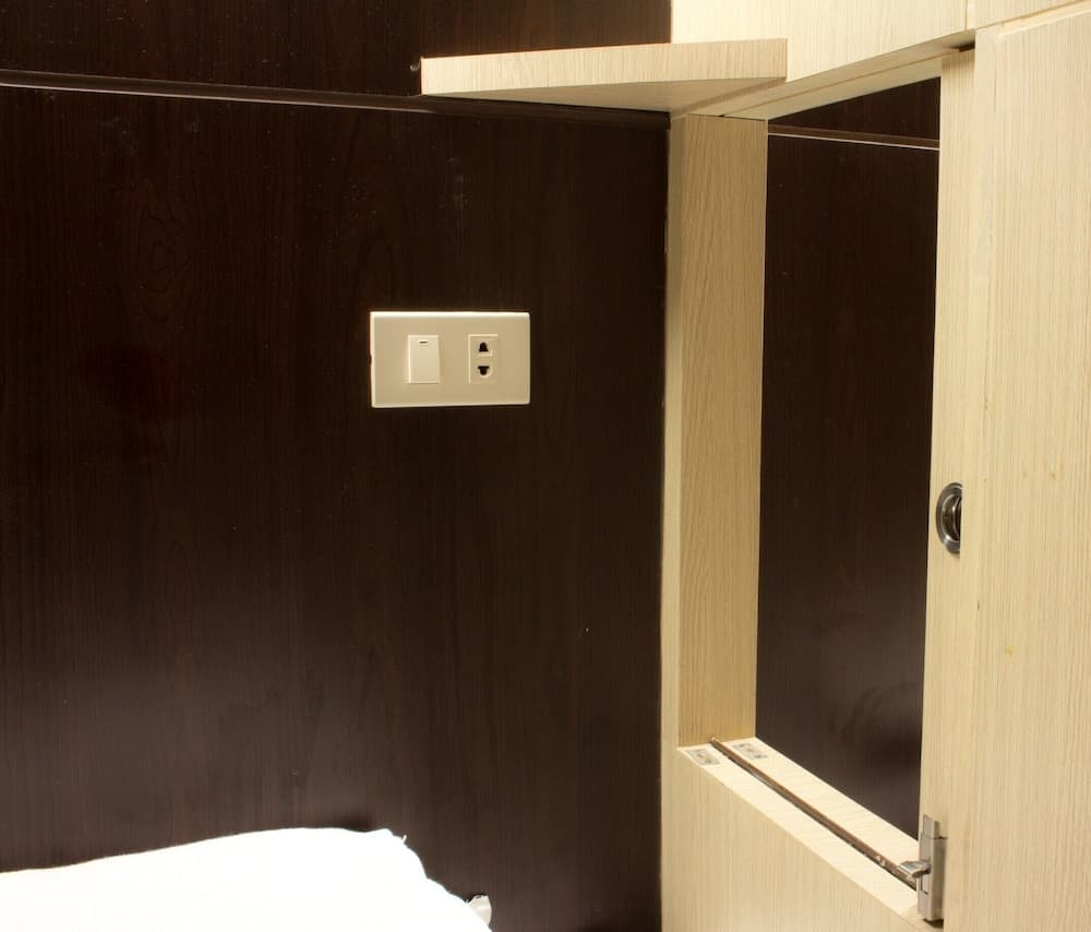 Beehive Magenta Patong Hostel