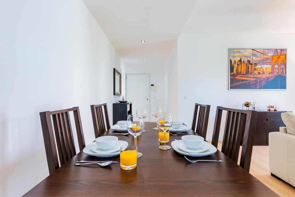 Deluxe Beach Apartment Swimming Pool