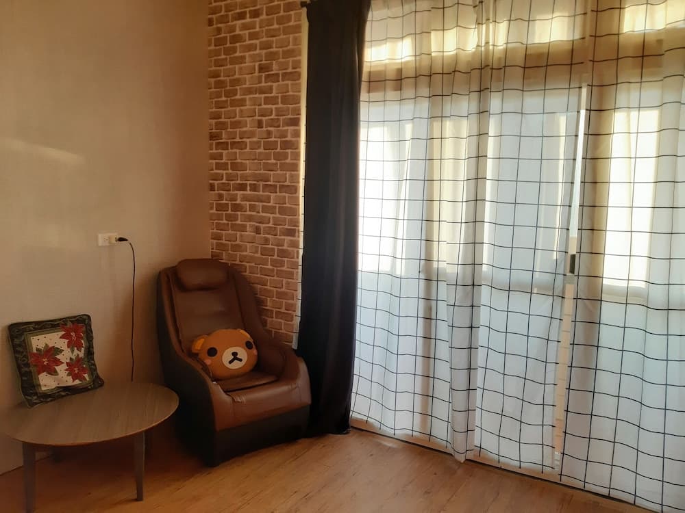 Taoyuan Airport Rory Harbor Hostel