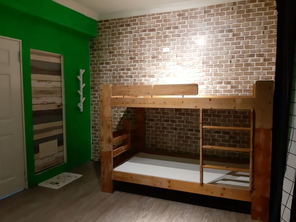 Taoyuan Airport Rory Harbor Hostel