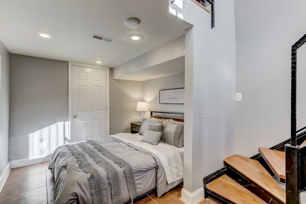 Upscale Home W/rooftopdeck&parking Near Stadiums